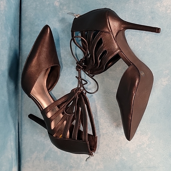 💛4 Inch BCBGeneration Stilletto Heels with Ankle Straps and Rear Zippers - Picture 4 of 10